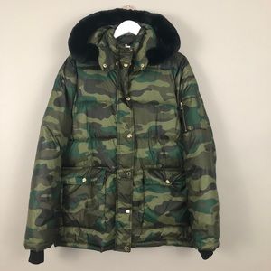 Camouflage puffer w/ faux fur hood + gold trim 0x
